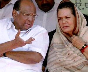 Sonia, Pawar share dais after 15 years